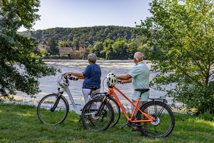 vélo le long de la Dordogne
